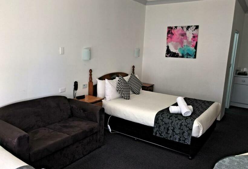Номер Стандарт, New England Motor Inn