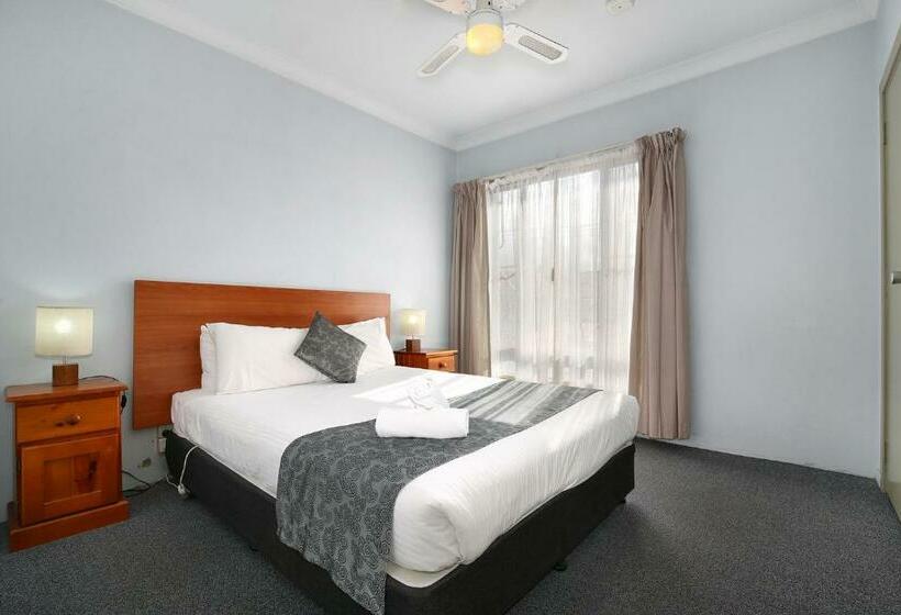 اتاق استاندارد, New England Motor Inn