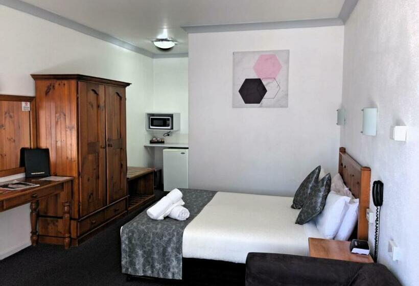 Номер Стандарт, New England Motor Inn