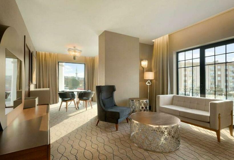 キングサイズベッドのスイートルーム, Ramada By Wyndham Sakarya