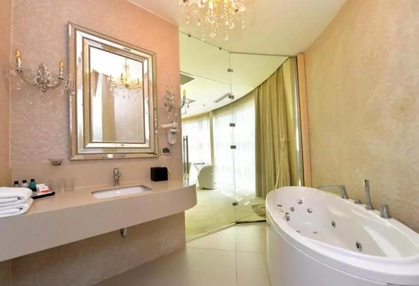سوئیت پرزیدنت, Ramada By Wyndham Sakarya