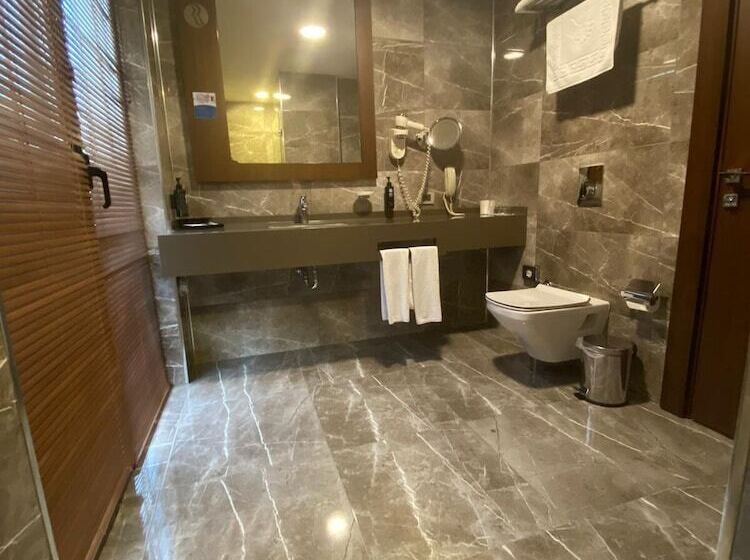 キングサイズベッドのスイートルーム, Ramada By Wyndham Sakarya