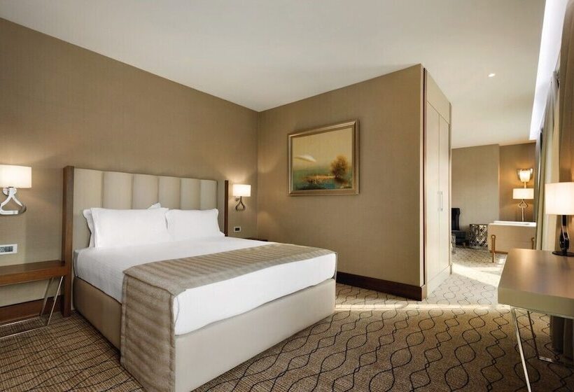 キングサイズベッドのスイートルーム, Ramada By Wyndham Sakarya