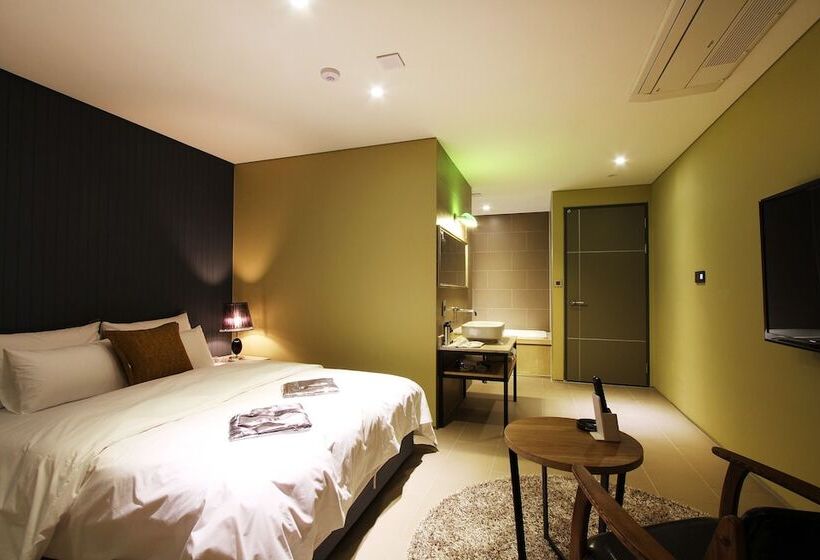 Cameră Standard, Sr Design