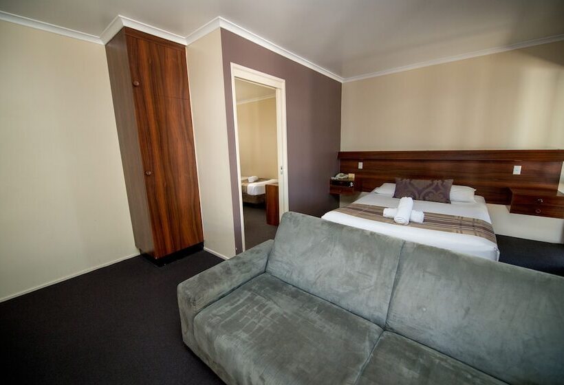 标准间, Sarina Motor Inn