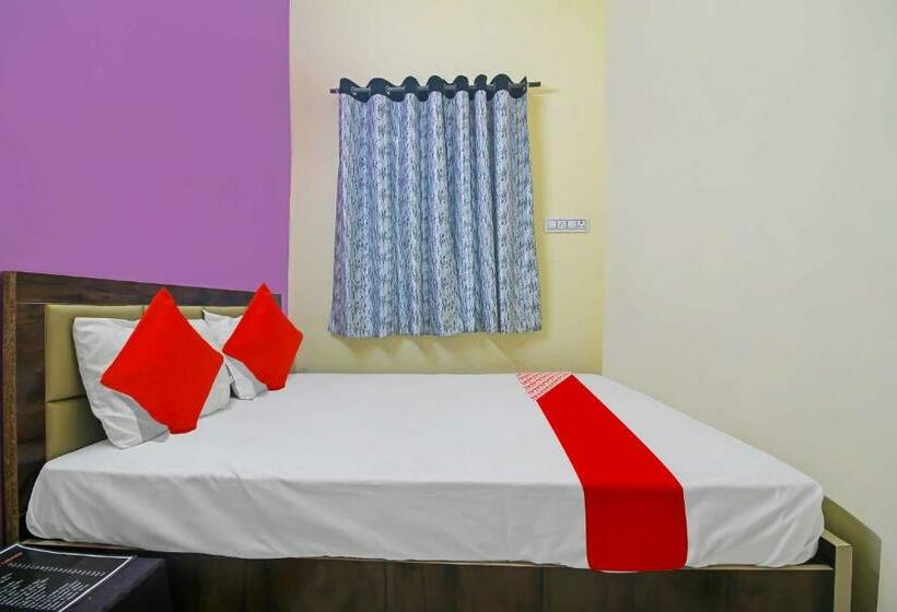 トリプルクラシックルーム, Oyo Flagship F Three