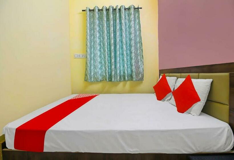 トリプルクラシックルーム, Oyo Flagship F Three