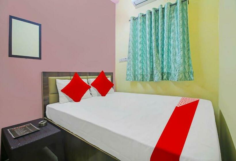 トリプルクラシックルーム, Oyo Flagship F Three