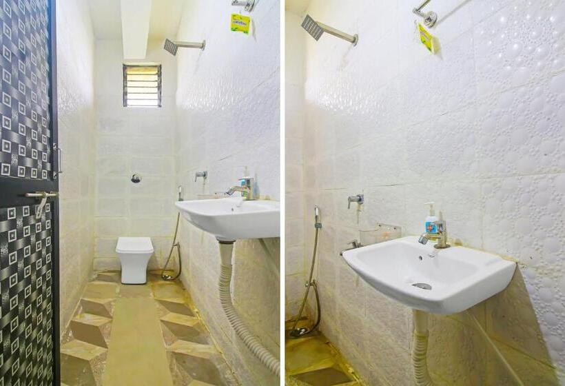 トリプルクラシックルーム, Oyo Flagship F Three