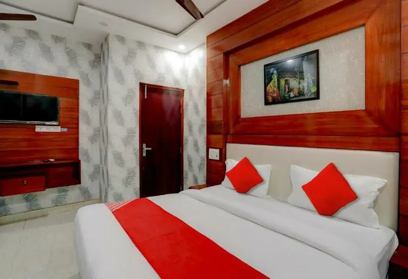 Classic Kolmen Hengen Huone, Oyo Flagship 81501 Sambhav Hotel And Restaurant