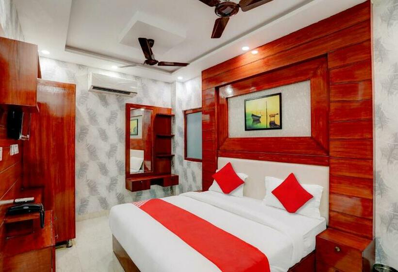 Трехместный Номер Классика, Oyo Flagship 81501 Sambhav Hotel And Restaurant