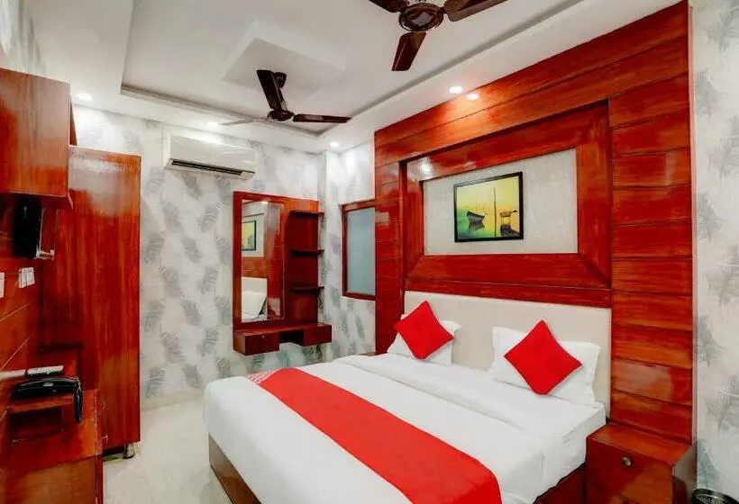 Classic Kolmen Hengen Huone, Oyo Flagship 81501 Sambhav Hotel And Restaurant