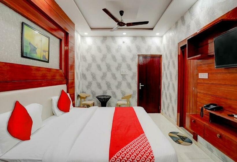 غرفة كلاسيكية ثلاثية, Oyo Flagship 81501 Sambhav Hotel And Restaurant