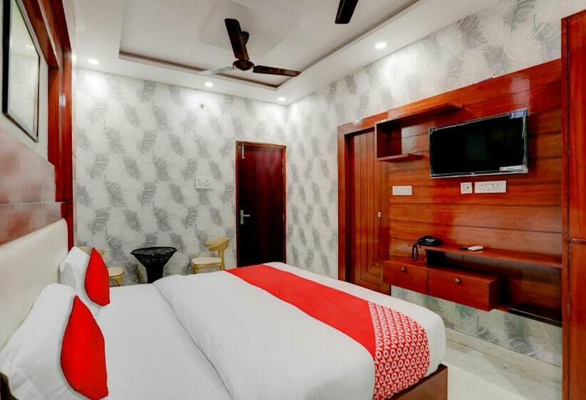Трехместный Номер Классика, Oyo Flagship 81501 Sambhav Hotel And Restaurant