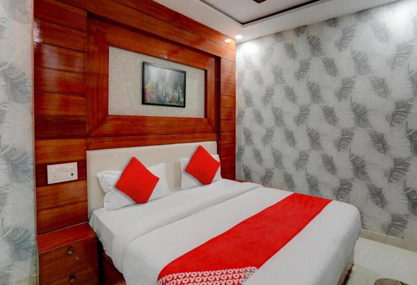 Трехместный Номер Классика, Oyo Flagship 81501 Sambhav Hotel And Restaurant
