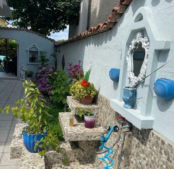 חדר אקונומי, Casa Del Mare