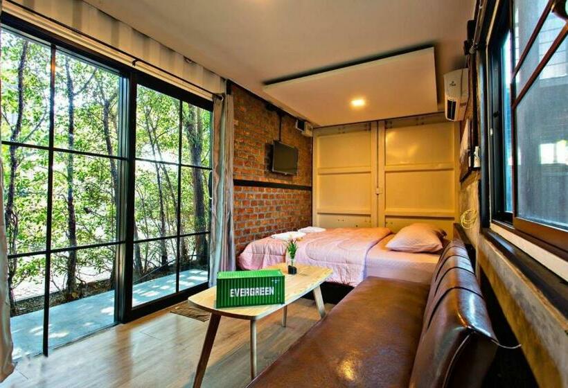 스탠다드 룸 킹사이즈 침대, 99/9 Box Resort