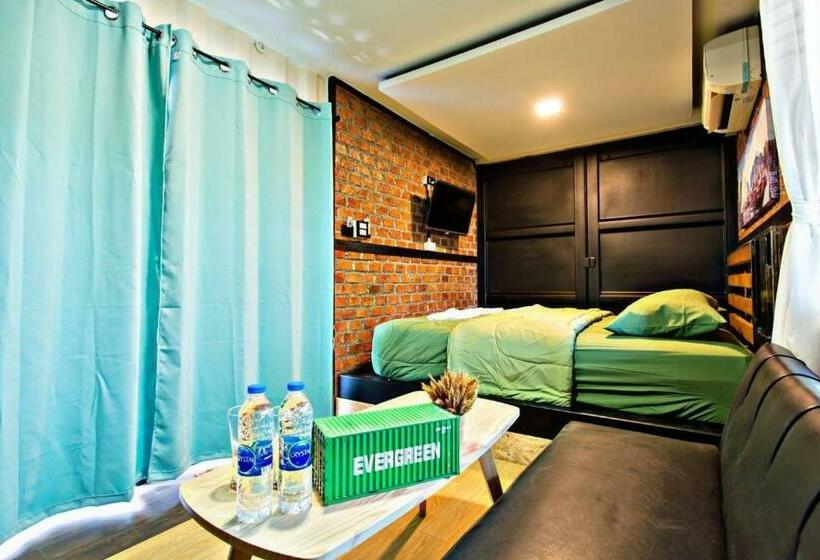 스탠다드 룸 킹사이즈 침대, 99/9 Box Resort