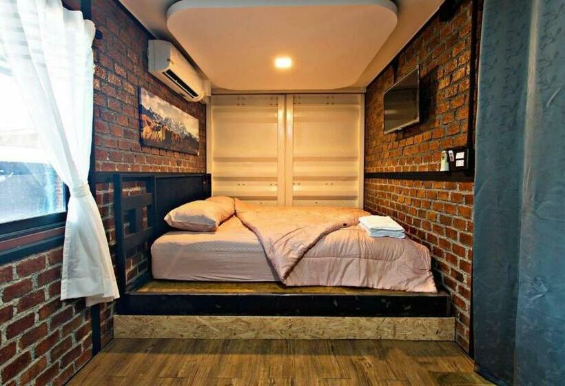 غرفة قياسية سرير كينج, 99/9 Box Resort