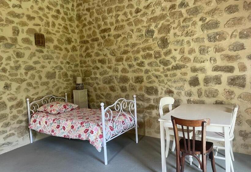 חדר סטנדרט לשלושה, La Béatitude