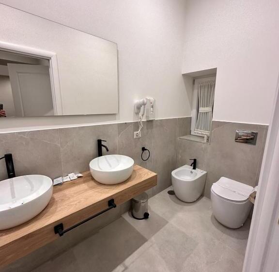 سوئیت جونیور خانوادگی, Dimora Del Plebiscito B&b