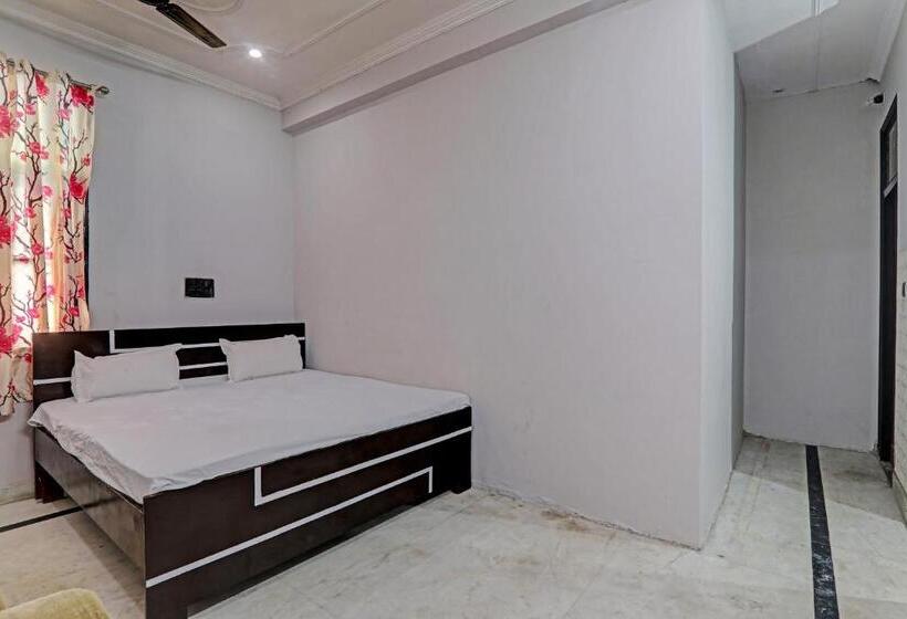 חדר דלוקס לשלושה, Golden Night