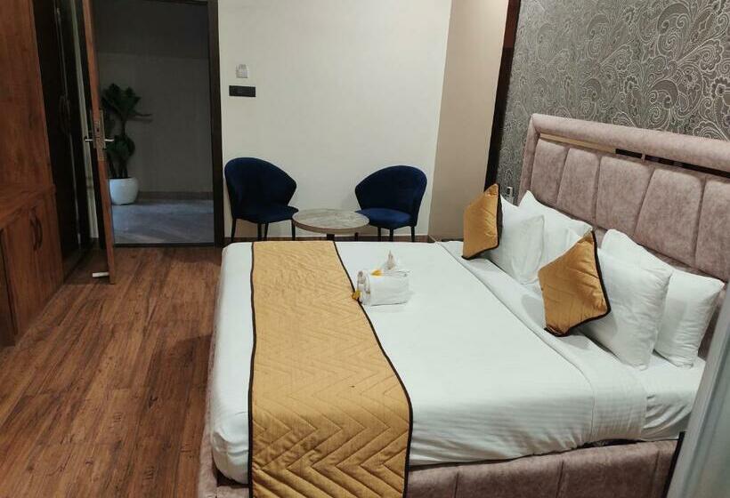 جناح إدارى, Lavish Inn