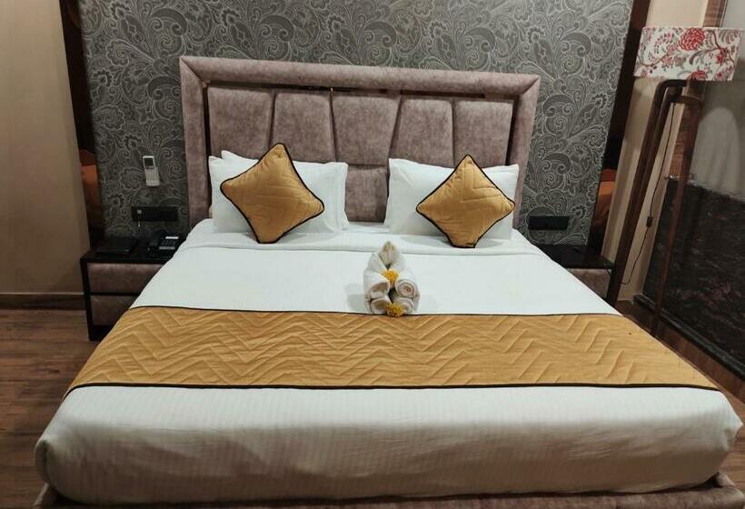 Президентский Люкс, Lavish Inn