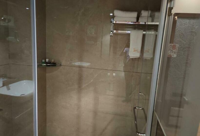 جناح إدارى, Lavish Inn