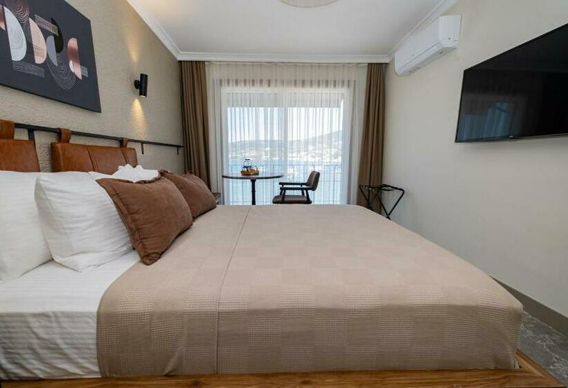سوییت با چشم‌انداز دریا, Bd Suites
