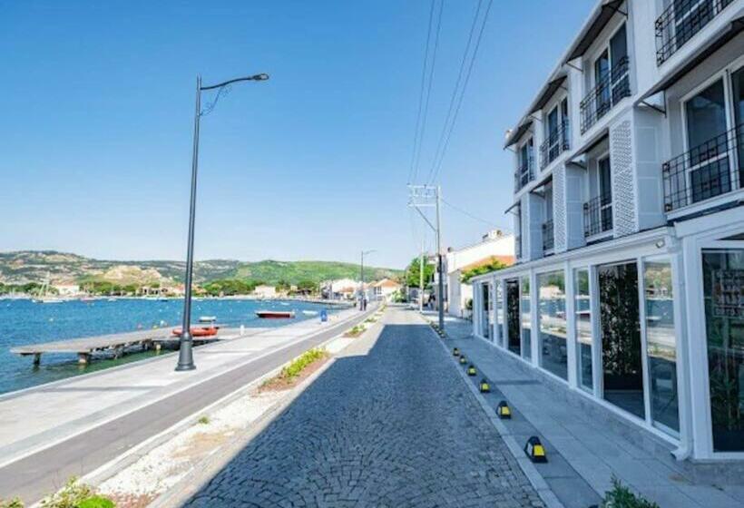 سوییت با چشم‌انداز دریا, Bd Suites