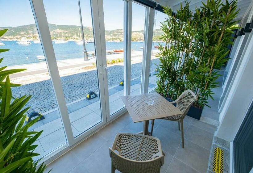 Suite with Terrace, Bd Suites