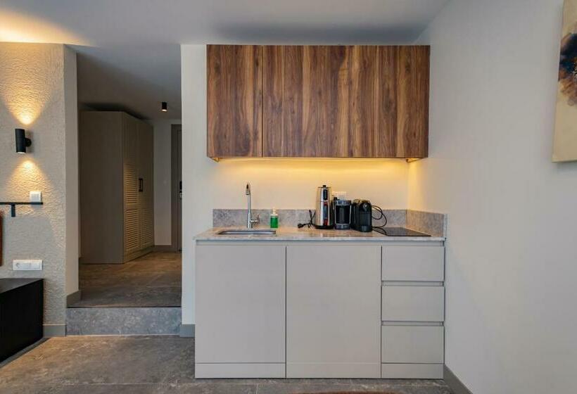 Suite with Terrace, Bd Suites
