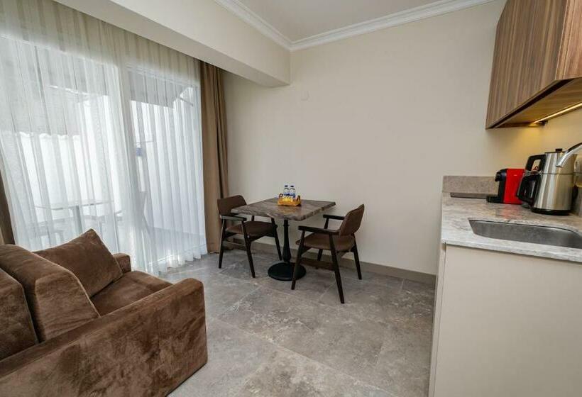 سوییت با چشم‌انداز باغ, Bd Suites