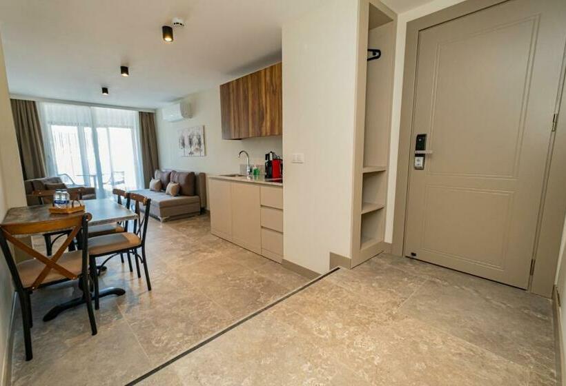 Suite with Terrace, Bd Suites
