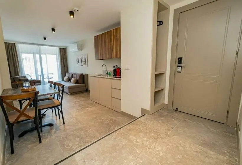 Suite with Terrace, Bd Suites