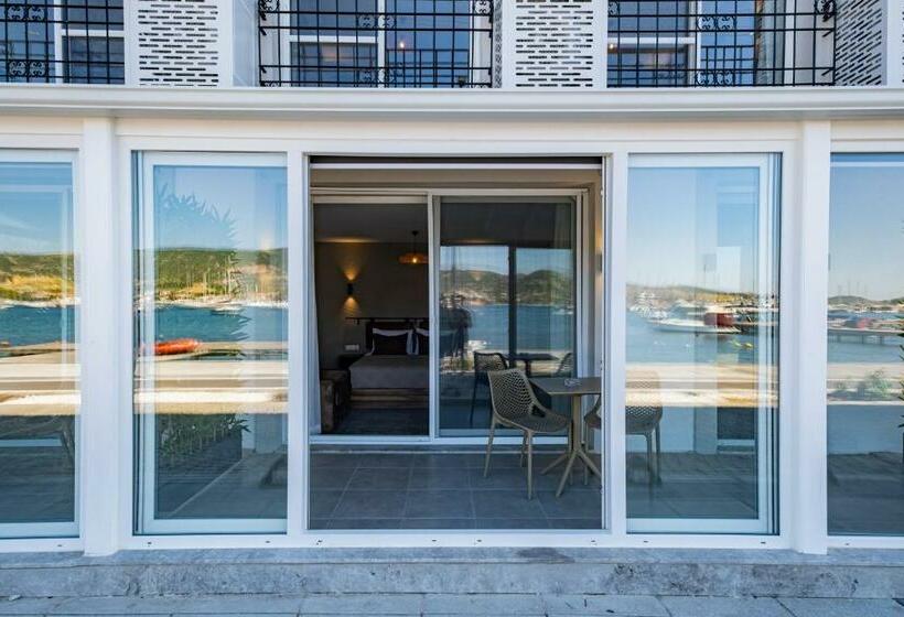 Suite with Terrace, Bd Suites