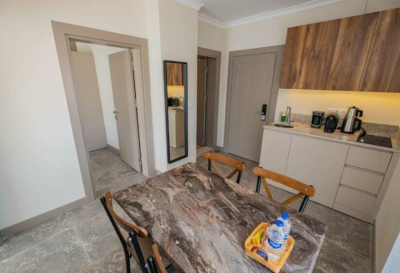 سوییت با چشم‌انداز باغ, Bd Suites