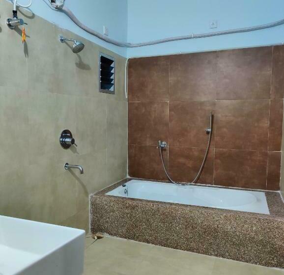 جناح إدارى, Cipron Inn