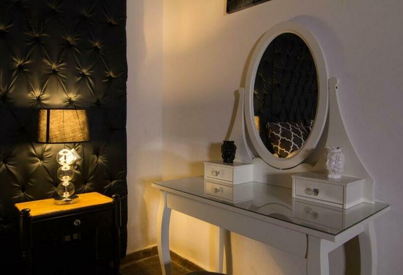 جناح سرير كينج, La Corte Della Regina