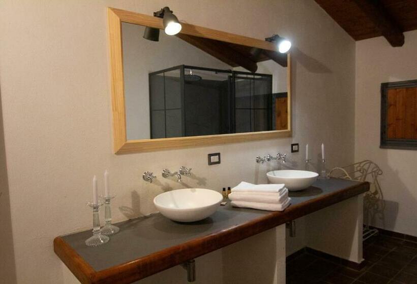 جناح سرير كينج, La Corte Della Regina