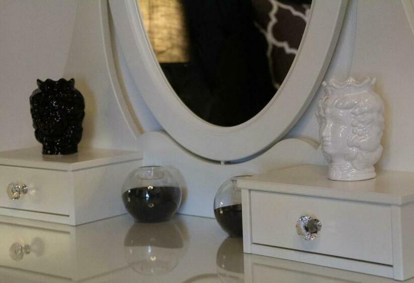 جناح سرير كينج, La Corte Della Regina