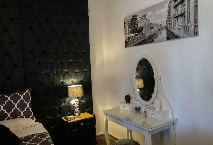 جناح سرير كينج, La Corte Della Regina