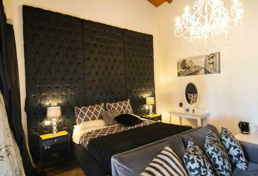 جناح سرير كينج, La Corte Della Regina