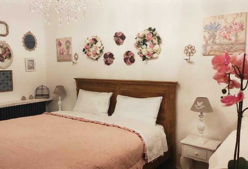 جناح سرير كينج, La Corte Della Regina