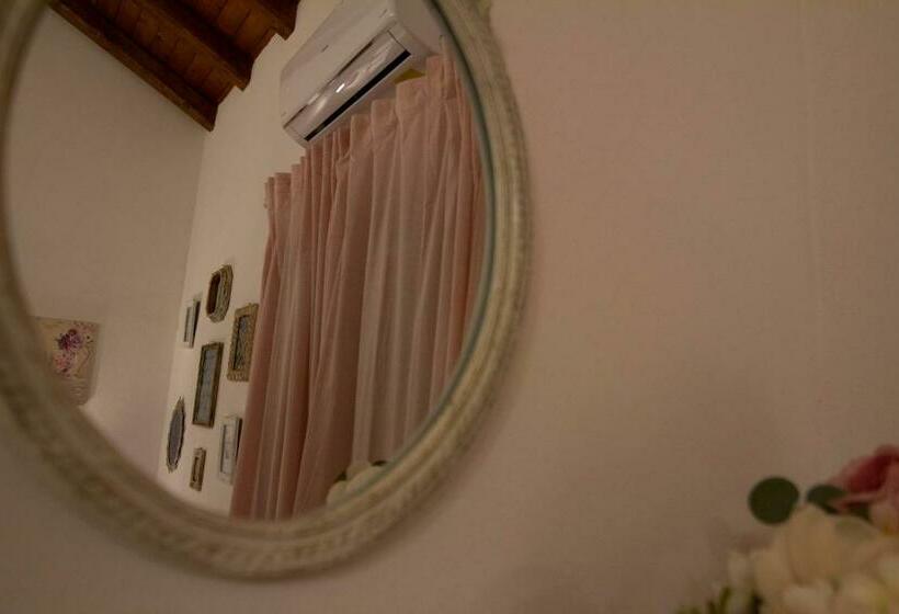 جناح سرير كينج, La Corte Della Regina