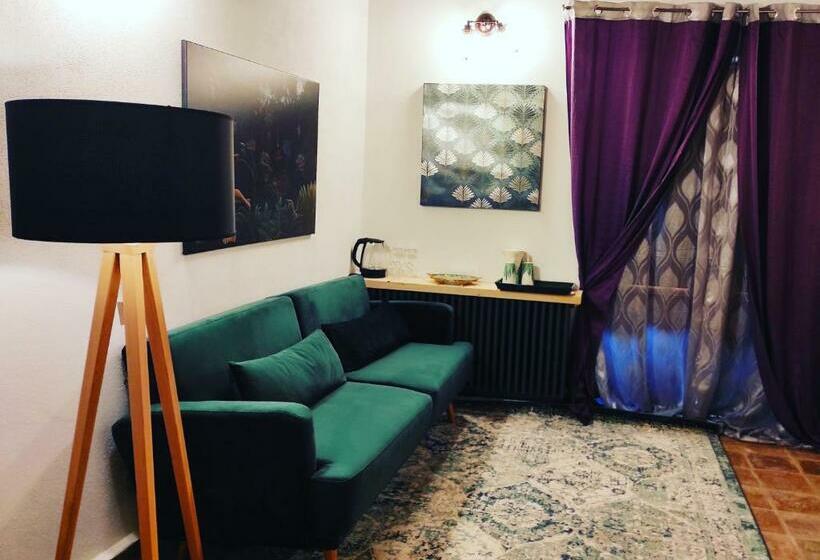 جناح مطلّ علي حمام السباحة, La Corte Della Regina