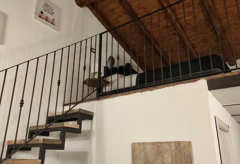 جناح مطلّ علي حمام السباحة, La Corte Della Regina