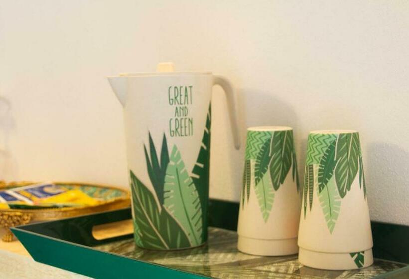 جناح مطلّ علي حمام السباحة, La Corte Della Regina