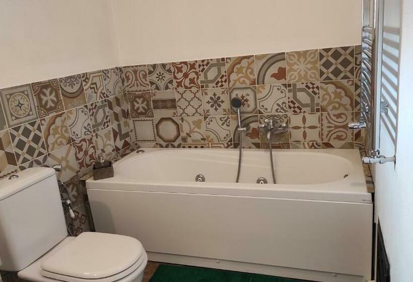 جناح مطلّ علي حمام السباحة, La Corte Della Regina